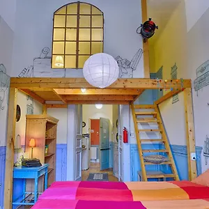 Lavender Circus Hostel, Doubles & Ensuites Budapeşte